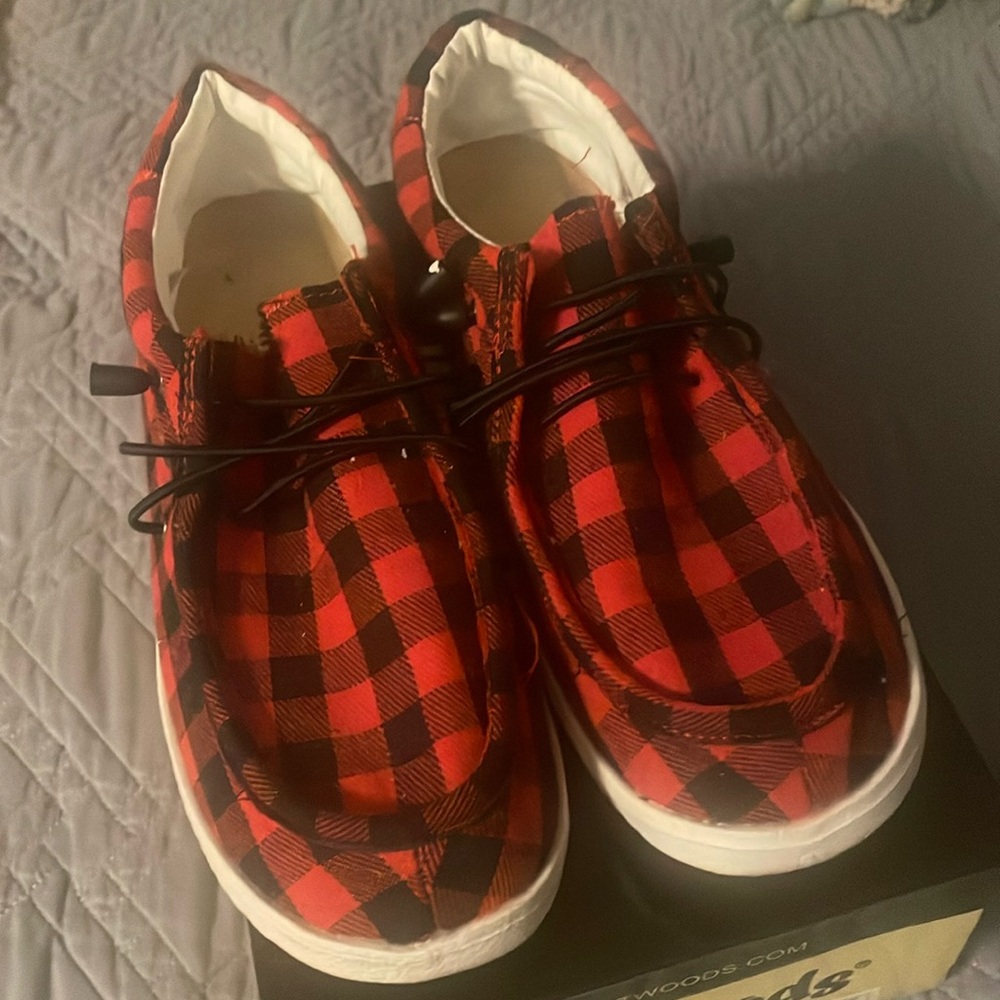 Womens Outwoods Red & Black slip ons